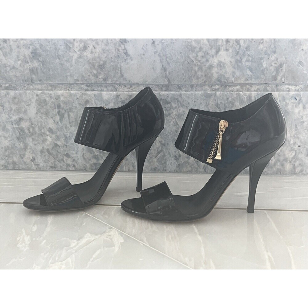 GUCCI: Black, Patent Leather Mary Jane Strappy Sandals Heels Size: 7.5 / 37.5